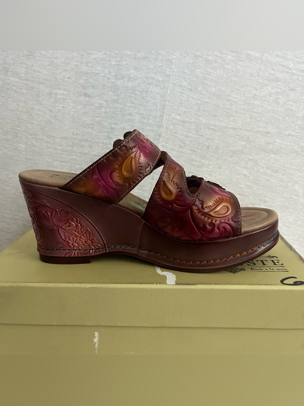 L'Artiste Spring Step Bleeker Floral Embellished Tooled Leather Wedge Sandals - Picture 4 of 8